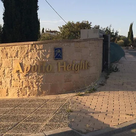 J01 Apollo Heights דירה *
